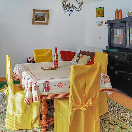 2 Bedroom Stunning In *